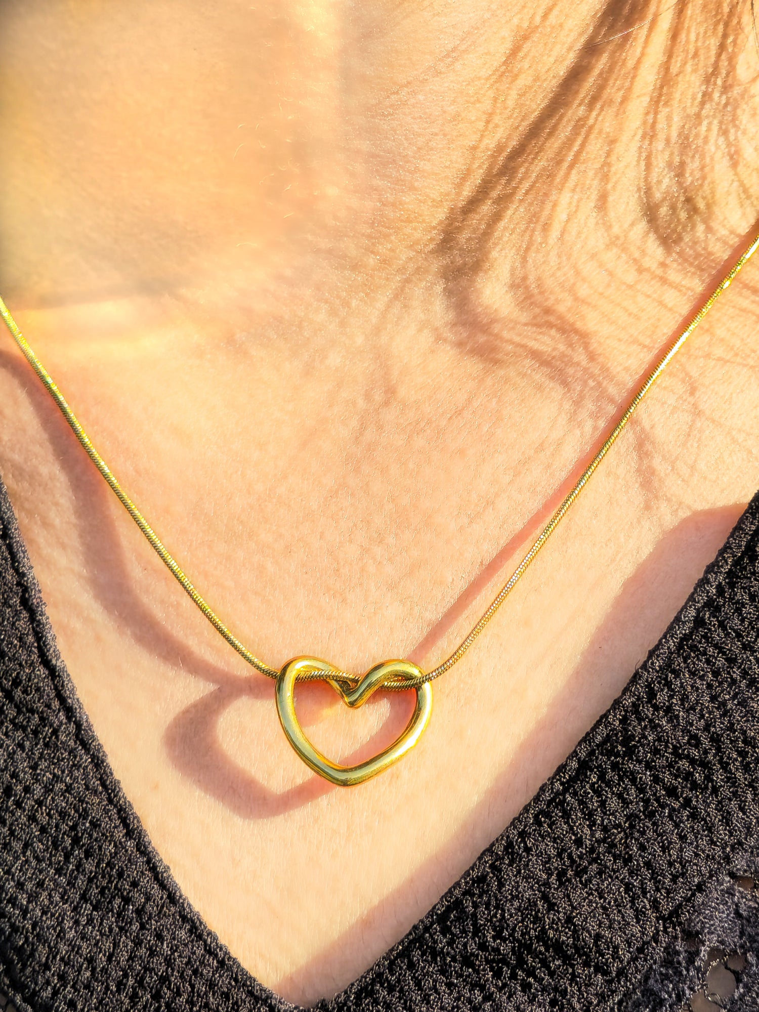 Each necklace from Rayona is a story of grace and light — designed to rest beautifully on your collarbone and illuminate your natural poise.